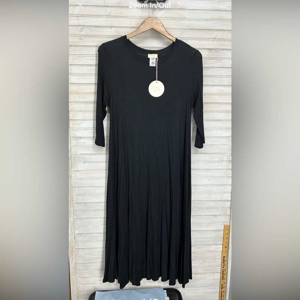 NWT Iconic Luxe Women’s L Black 3/4 Sleeve Crew Neck Midi Dress